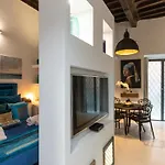 Giulia Apartment-Rental In Rome
